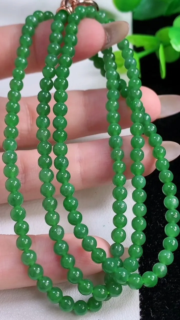 天然A货翡翠小米珠项链，尺寸4-148颗，重:17.76g11月17日
工厂直销收藏佳品,种好水足，色泽均匀，有种有色，上手高大气！