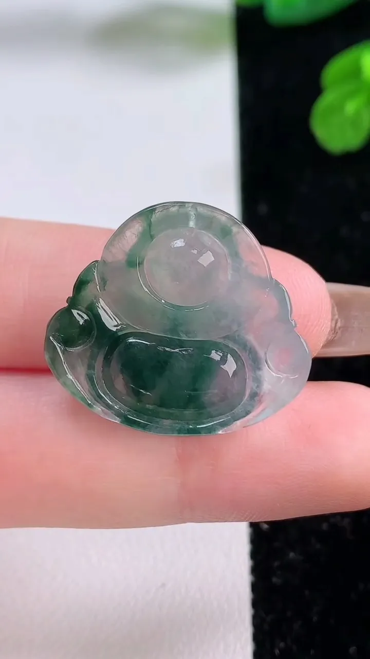 天然A货翡翠冰种飘花佛公吊坠，尺寸22-24.8-5.8，重量:4.78g
11月17日