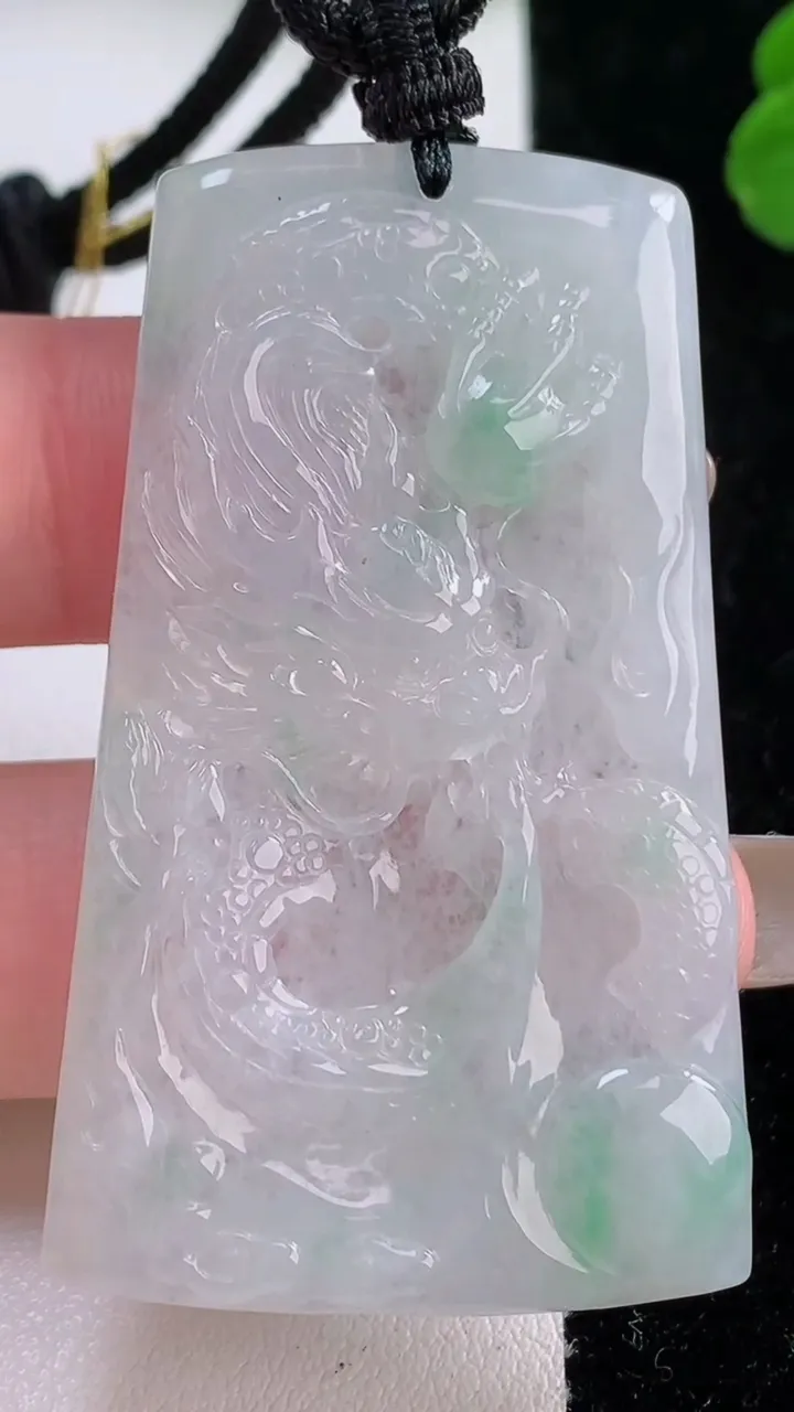 天然A货翡翠龙牌吊坠，尺寸53-30.4-4，重量:19.01g
11月17日