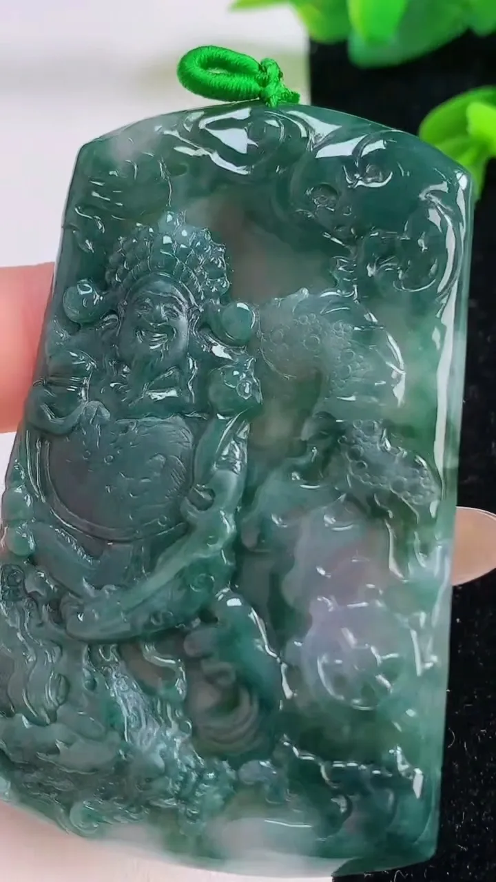 天然A货翡翠飘花御龙财神爷吊坠，尺寸67.4-43.6-4.8，重量:32.97g
11月17日
