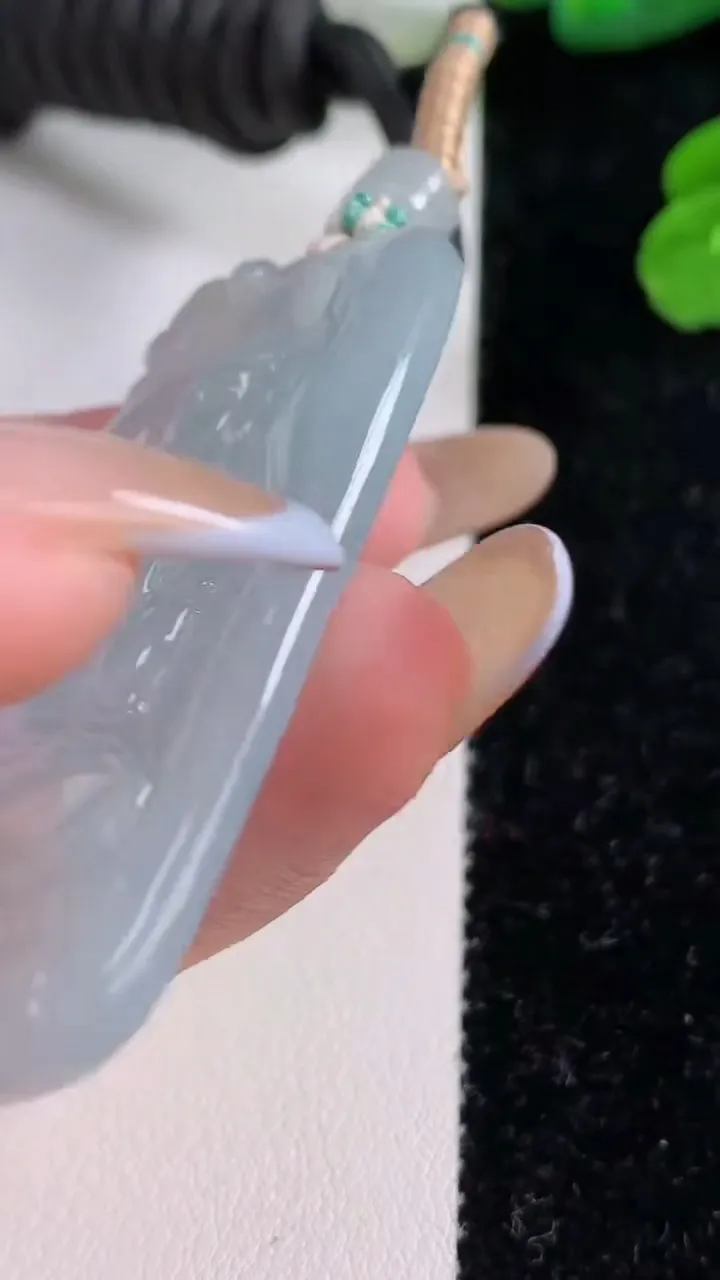 天然A货翡翠阿弥陀佛吊坠，尺寸54.5-34.5-5.5，重量:27.26g
11月17日