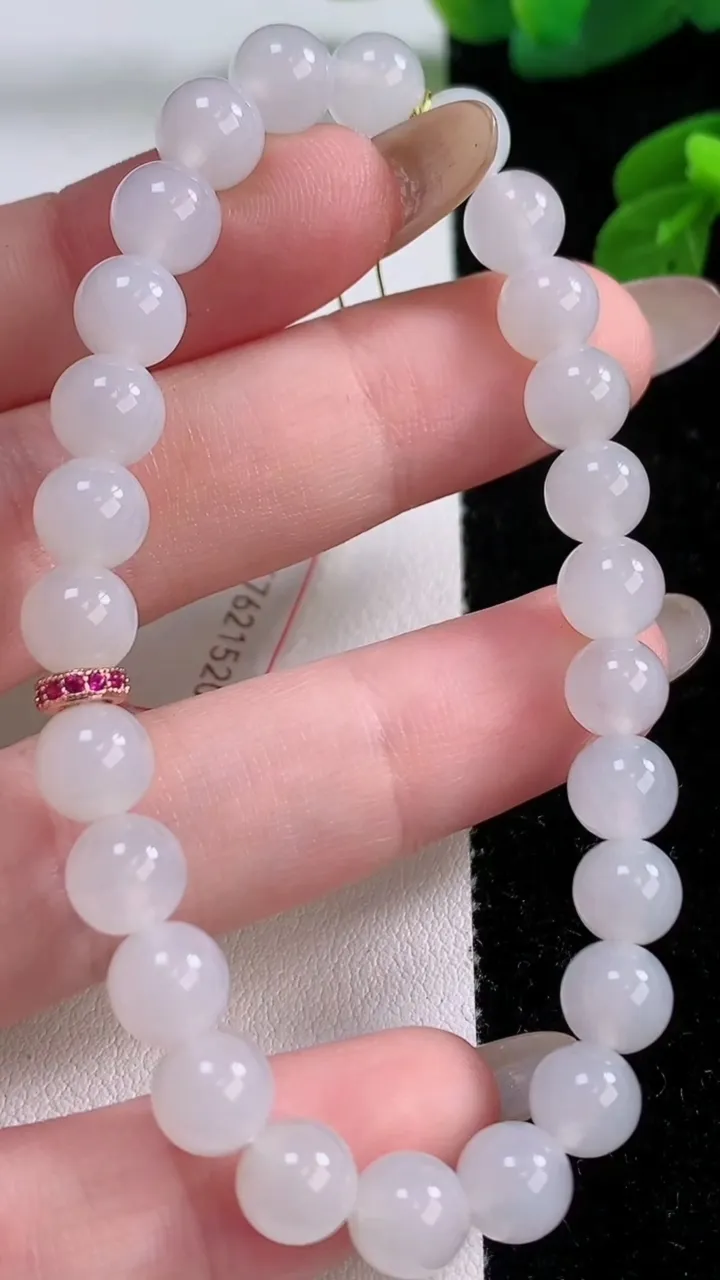 天然A货翡翠种白冰圆珠手串，尺寸9-26颗，重量:15.28g11月17日
工厂直销收藏佳品,种好水足，色泽均匀，有种有色，上手高大气！