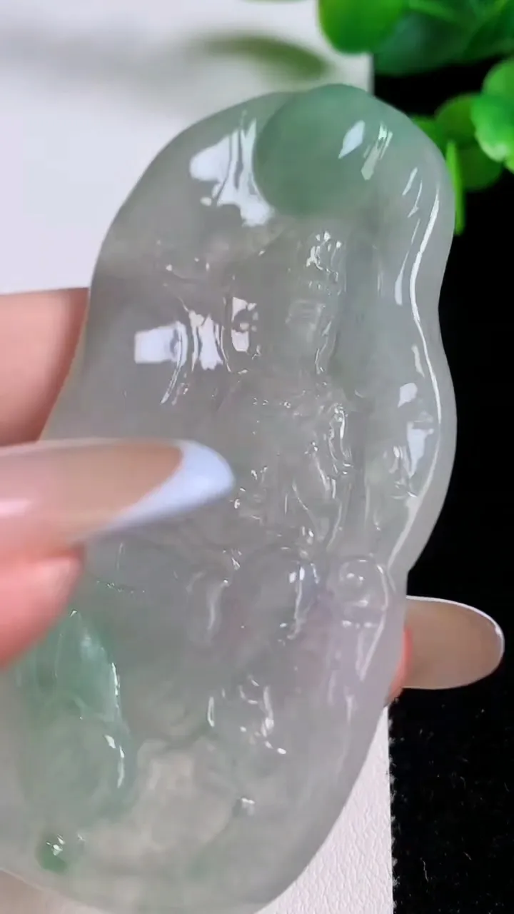 天然A货翡翠普贤菩萨吊坠，尺寸80-45-5.5，重:40.88g
11月17日