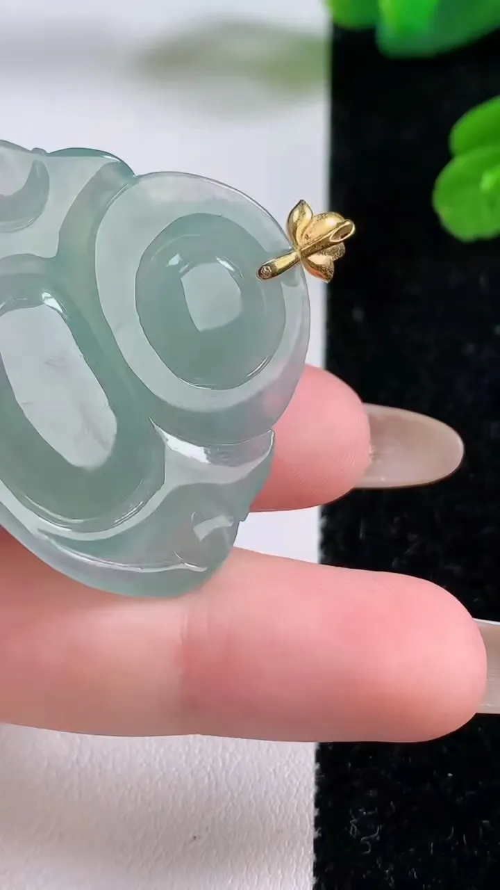 天然A货翡翠佛公吊坠，尺寸32.2-37.8-6.3，重量:11.73g
11月17日