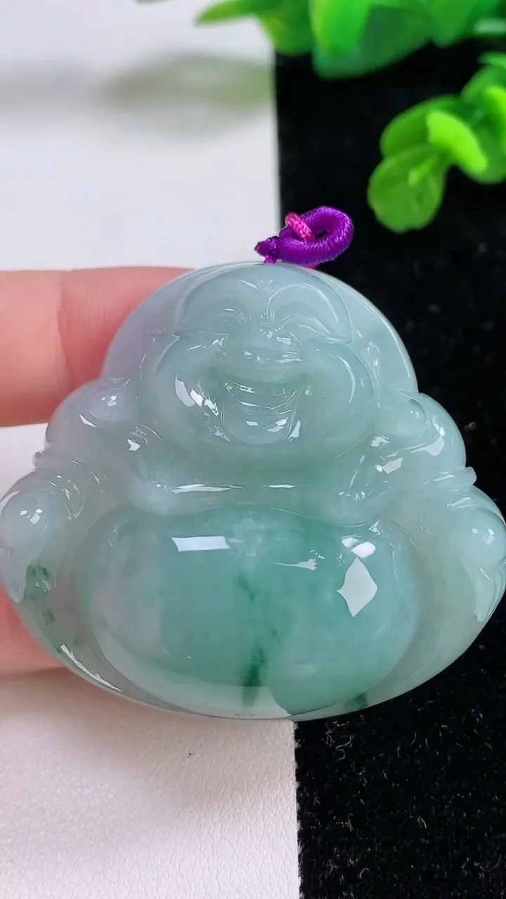 天然A货翡翠飘花佛公吊坠，尺寸45-50-12，重量:41.77g
11月17日