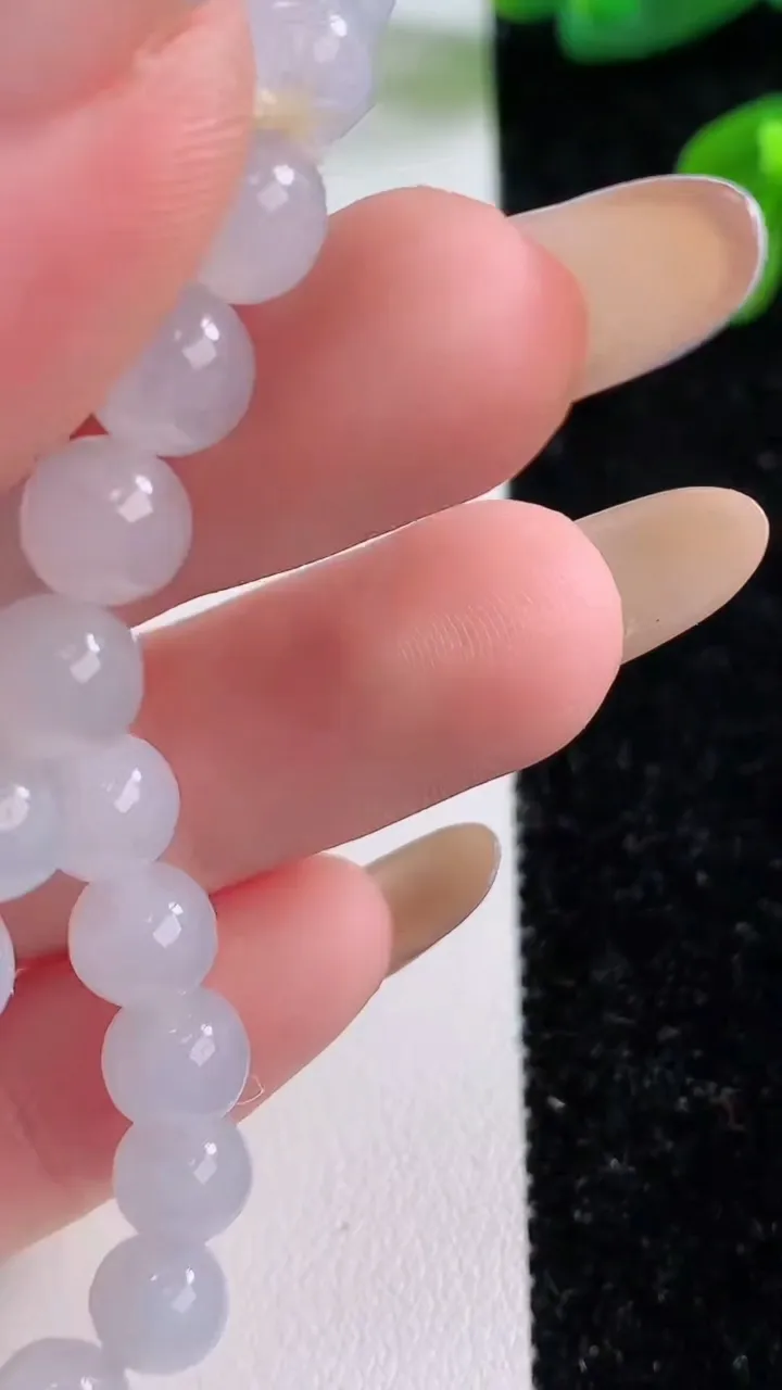 天然A货翡翠圆珠手串，尺寸7-25颗，重量:15.59g11月17日
工厂直销收藏佳品,种好水足，色泽均匀，有种有色，上手高大气！