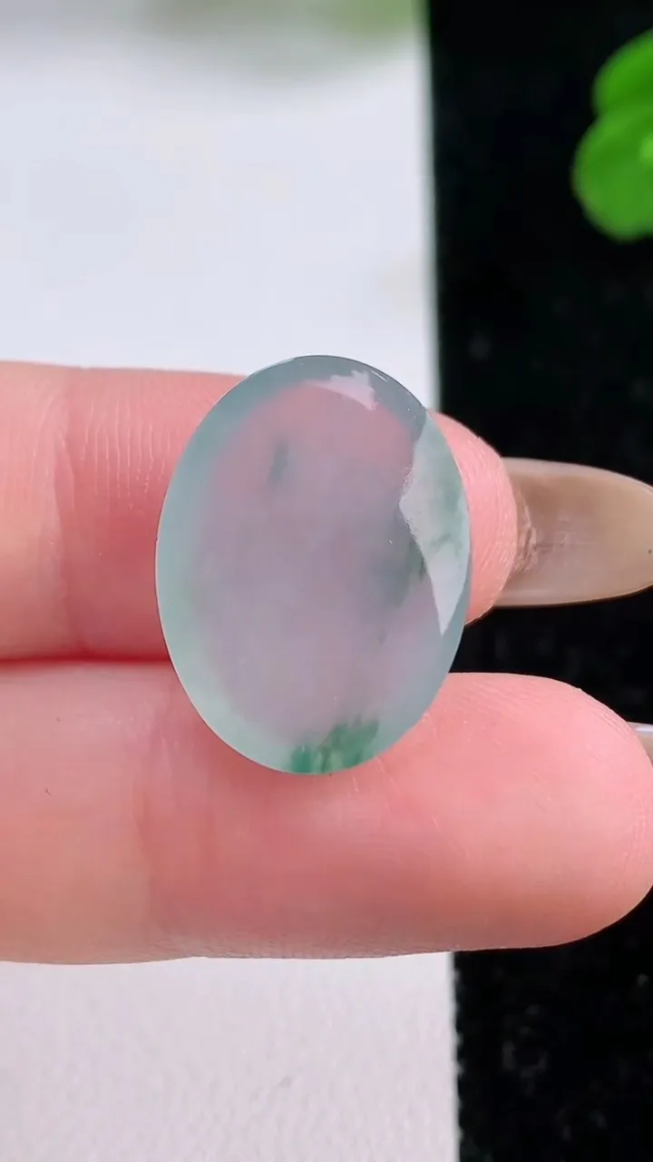 天然A货翡翠冰种飘花蛋面镶嵌件，尺寸19.3-14.8-5.4，重量:3.00g
11月17日