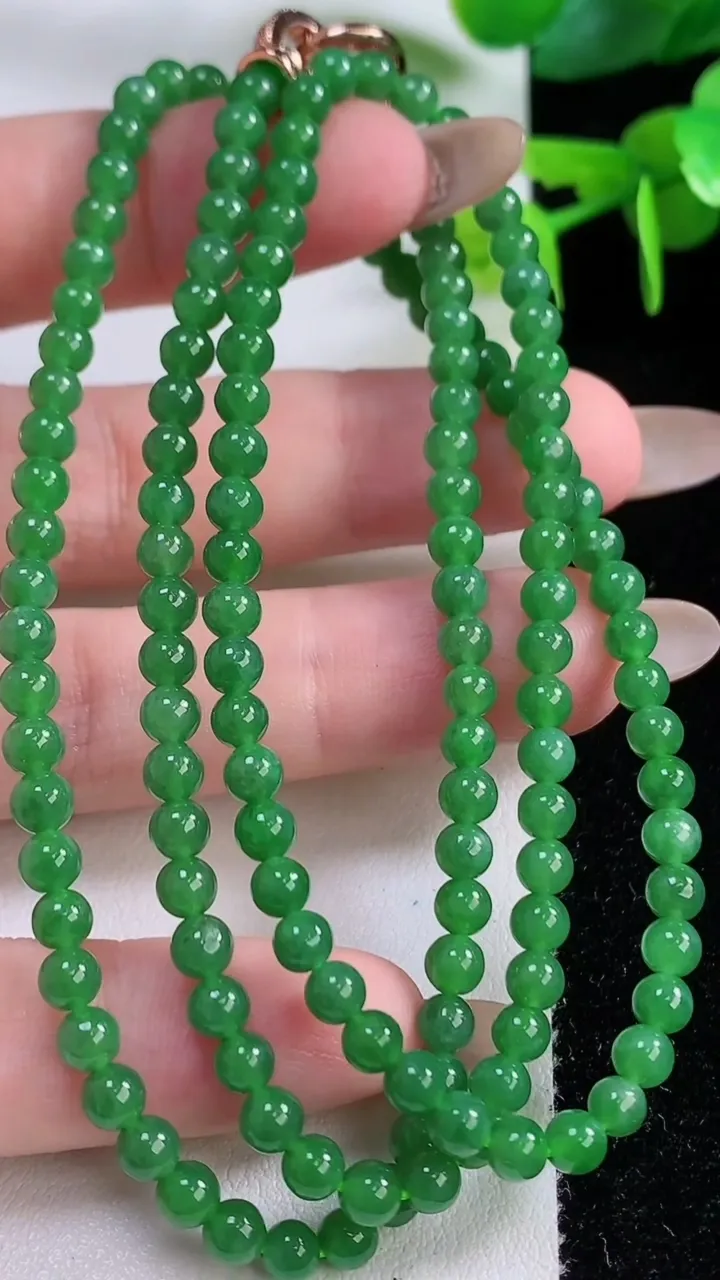 天然A货翡翠小米珠项链，尺寸4-148颗，重:17.76g11月17日
工厂直销收藏佳品,种好水足，色泽均匀，有种有色，上手高大气！