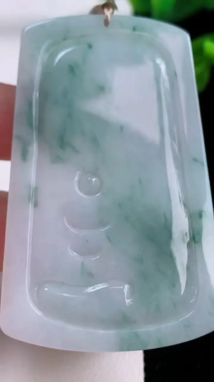 天然A货翡翠飘花普贤菩萨吊坠，尺寸65.8-41.5-6，重量:38.60g
11月17日