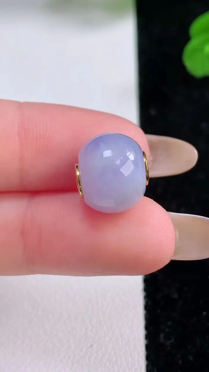 天然A货翡翠18K金紫罗兰路路通吊坠，尺寸12.5-11，重量:3.03g
11月17日