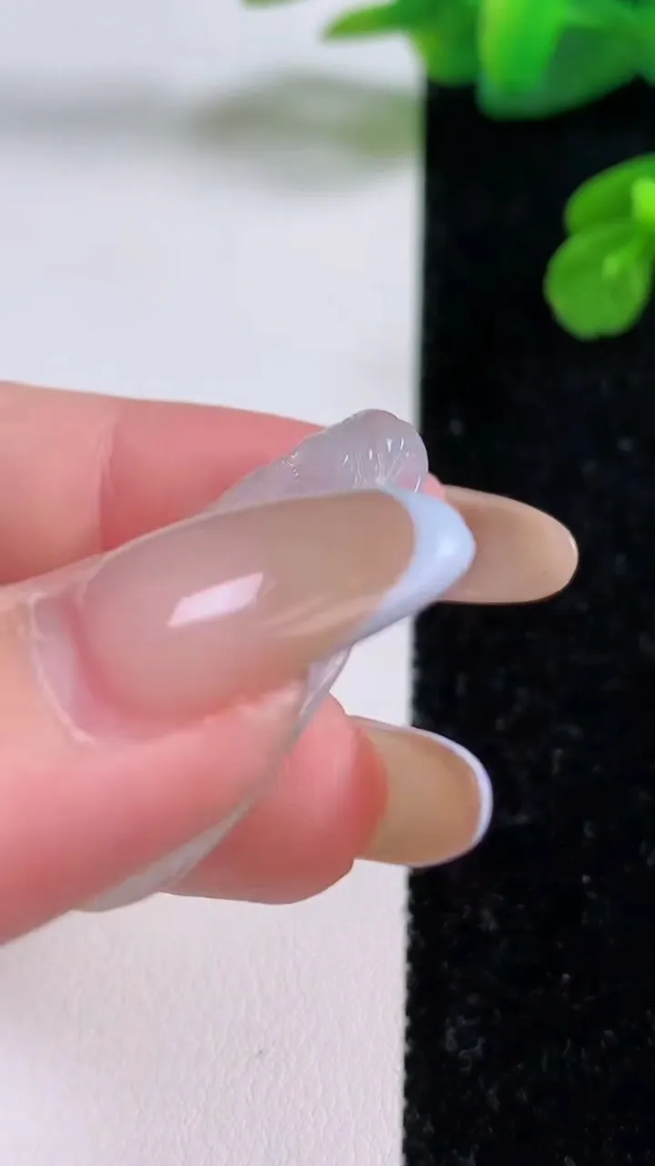 天然A货翡翠冰种飘花财神爷吊坠，尺寸35.4-23-4.4，重量:5.97g
11月17日