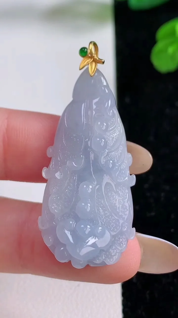 天然A货翡翠18K金紫罗兰白菜吊坠，尺寸39.2-18-8.8，重量:9.09g
11月17日