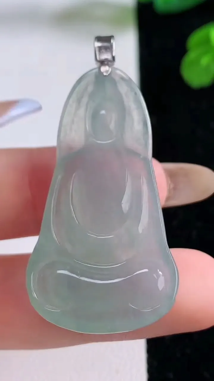 天然A货翡翠观音菩萨吊坠，尺寸41.6-23-5，重量:8.51g
11月17日