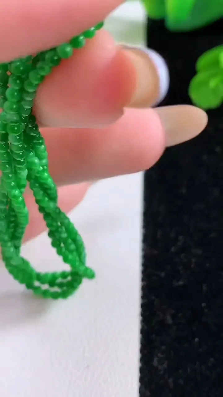 天然A货翡翠小米珠项链，尺寸2，重量:5.01g11月17日
工厂直销收藏佳品,种好水足，色泽均匀，有种有色，上手高大气！