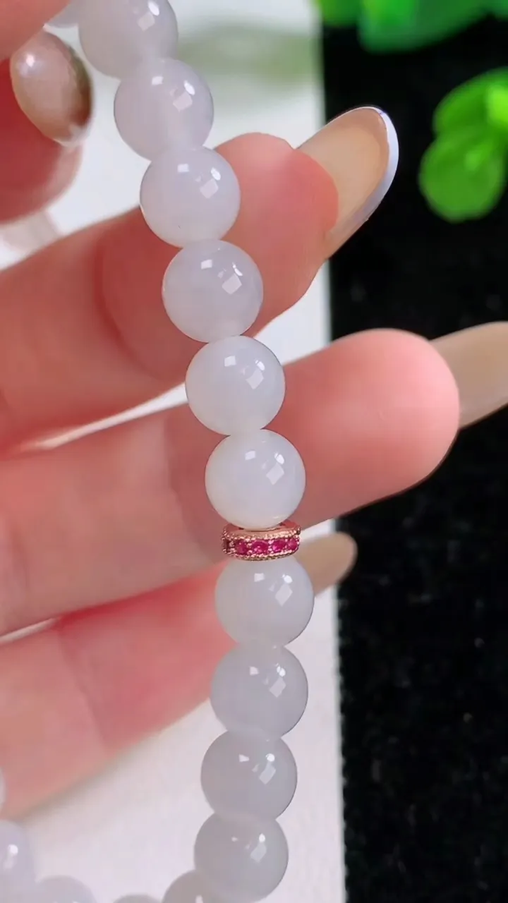 天然A货翡翠种白冰圆珠手串，尺寸9-26颗，重量:15.28g11月17日
工厂直销收藏佳品,种好水足，色泽均匀，有种有色，上手高大气！