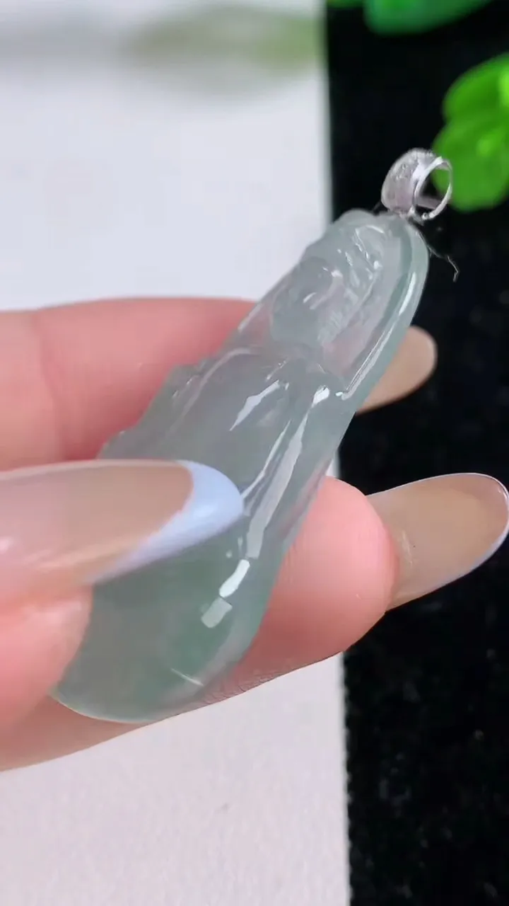 天然A货翡翠观音菩萨吊坠，尺寸41.6-23-5，重量:8.51g
11月17日