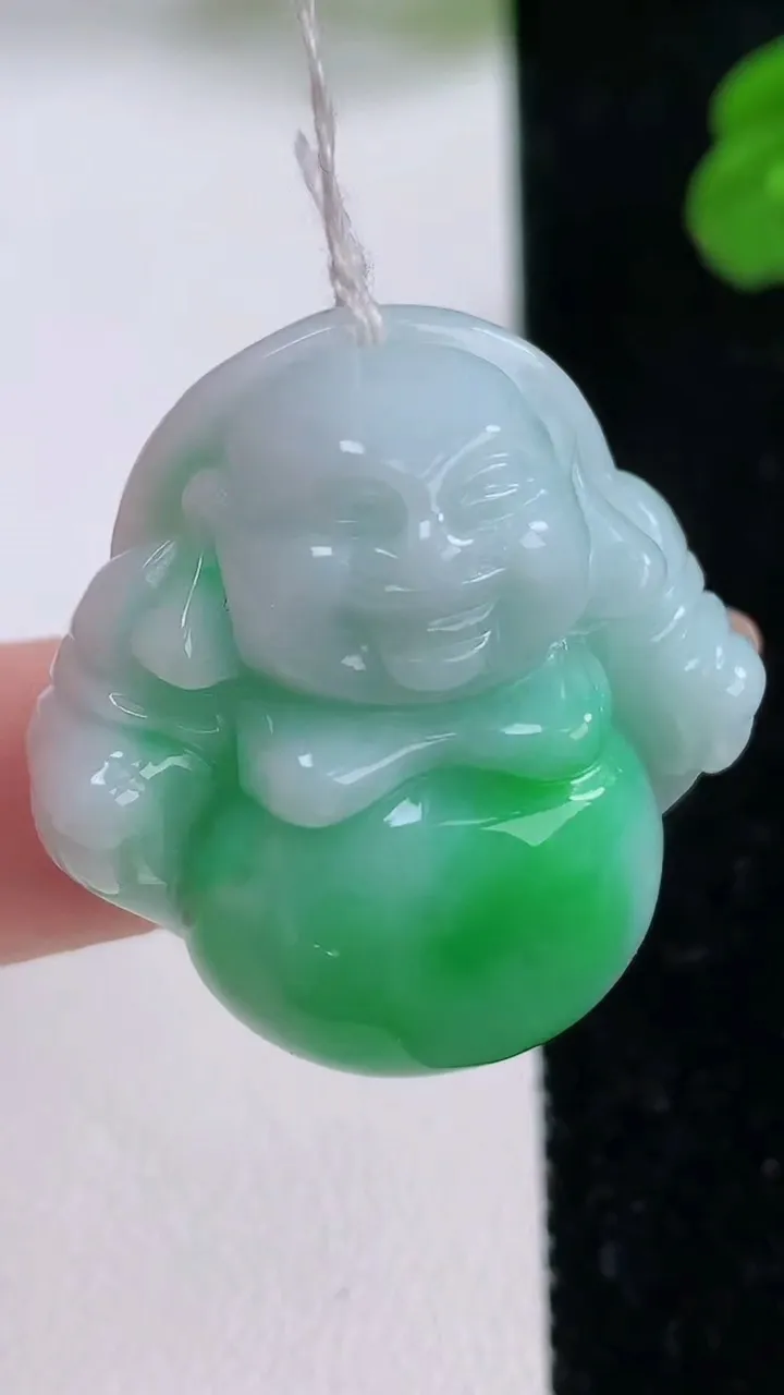 天然A货翡翠佛公吊坠，尺寸28.8-29.2-12.2，重量:17.06g
11月17日