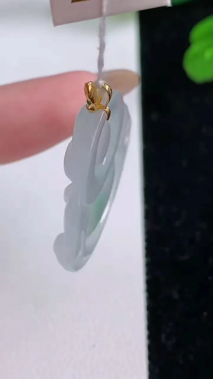 天然A货翡翠佛公吊坠，尺寸26.6-31.3-5.4，重量:6.67g
11月17日