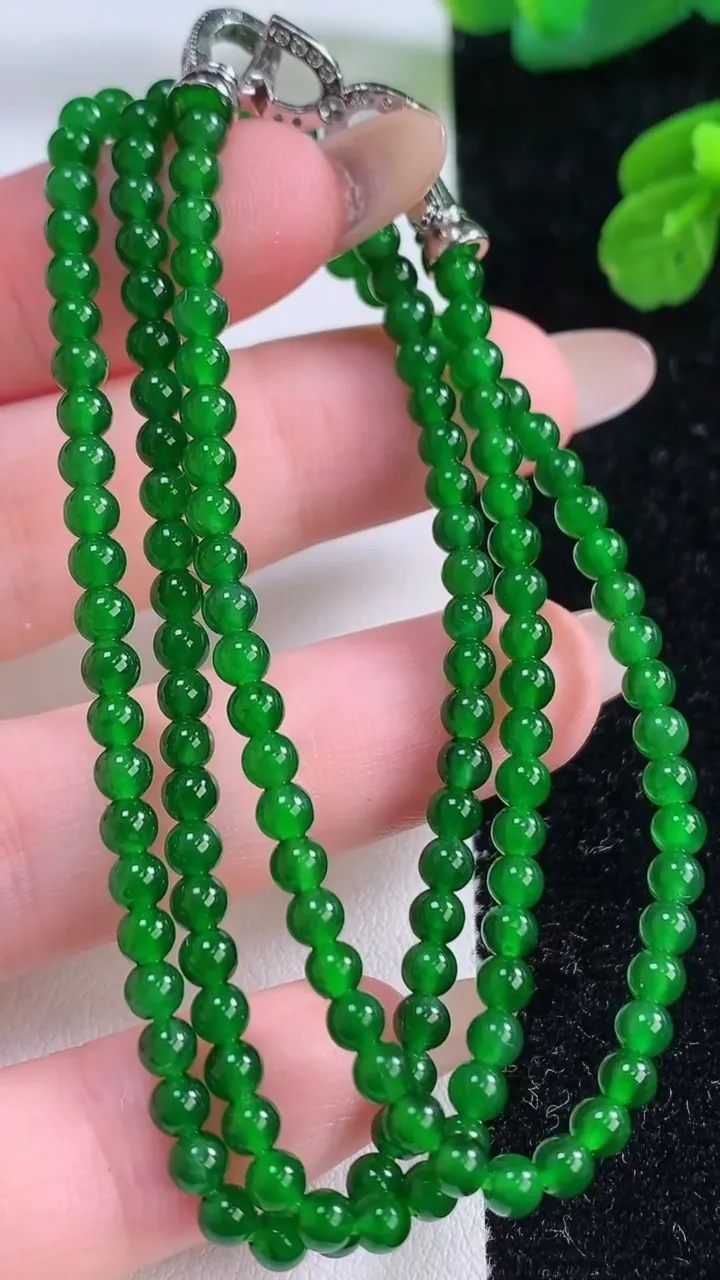 天然A货翡翠小米珠项链，尺寸3.4-148颗，重量:12.07g11月17日
工厂直销收藏佳品,种好