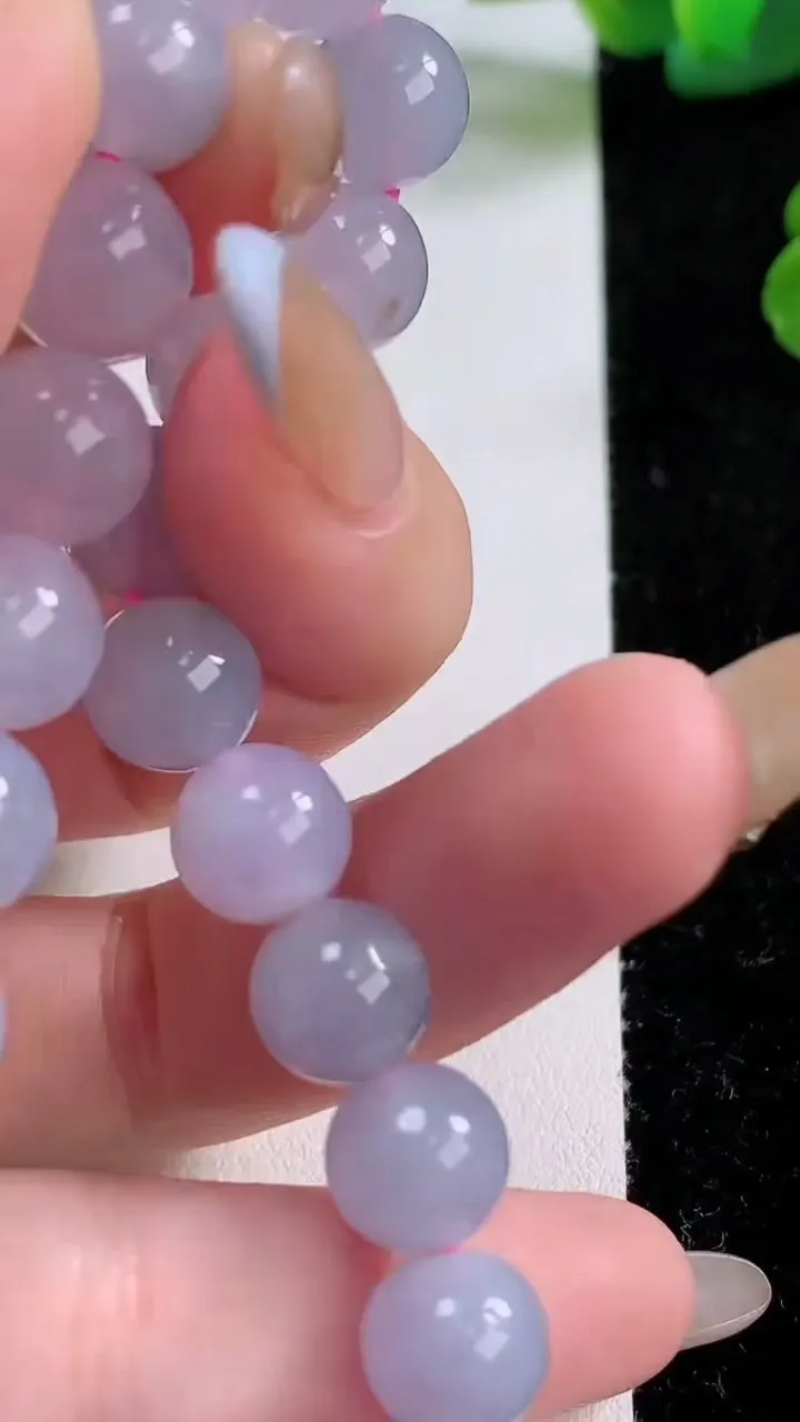 天然A货翡翠紫罗兰圆珠手串，尺寸8.8-22颗，重量:27.39g11月17日
工厂直销收藏佳品,种好水足，色泽均匀，有种有色，上手高大气！