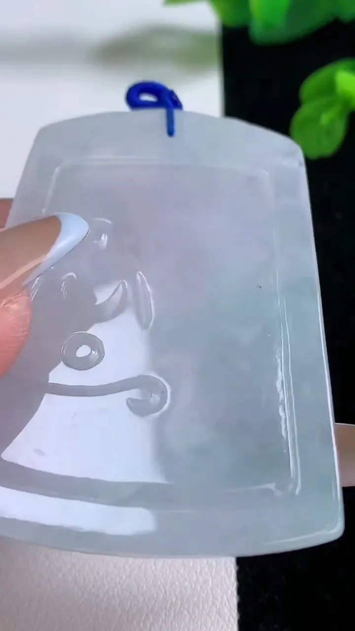 天然A货翡翠文殊菩萨吊坠，尺寸60.5-42.4-4.8，重量:25.62g
11月17日