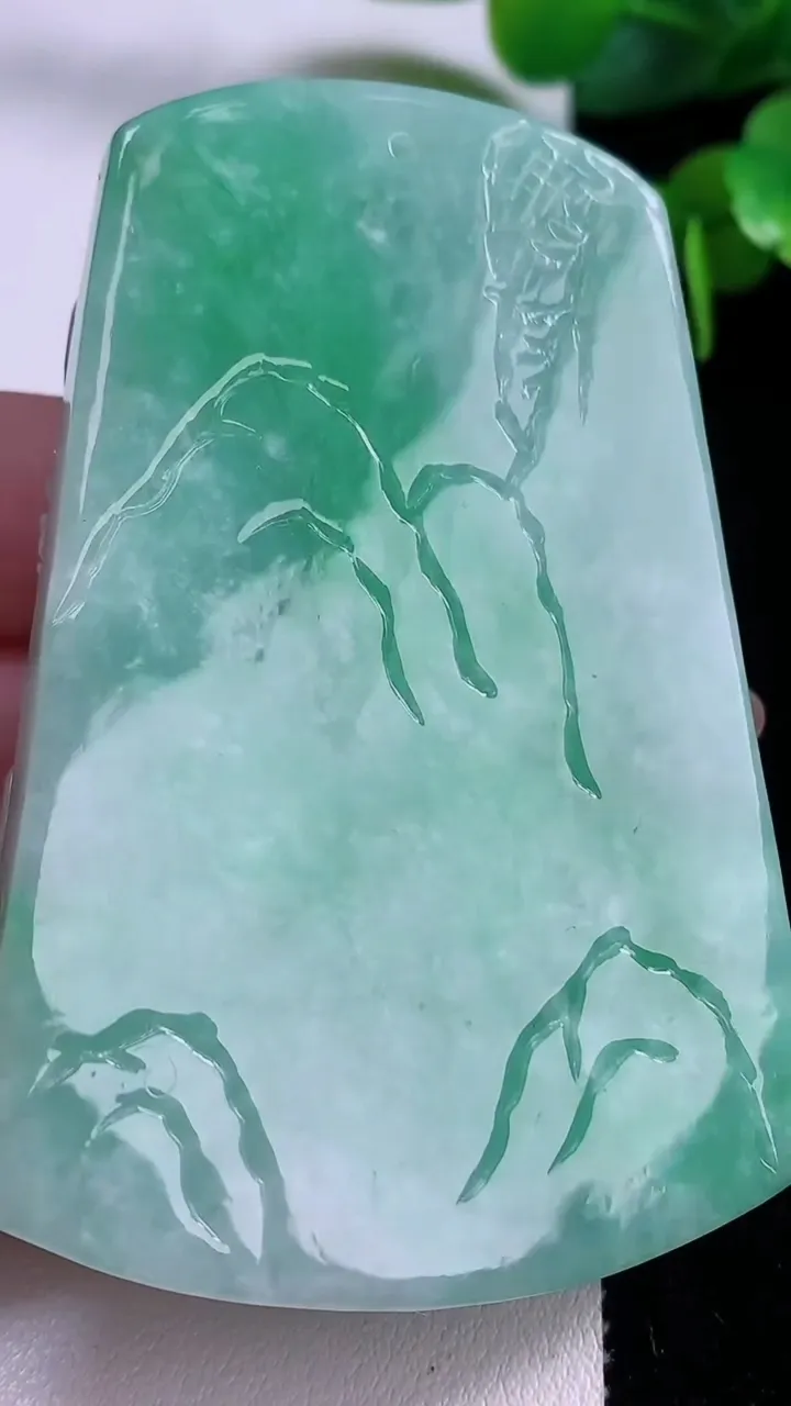 天然A货翡翠山水牌吊坠，尺寸72.6-50.6-14.3，重:118.62g
11月17日