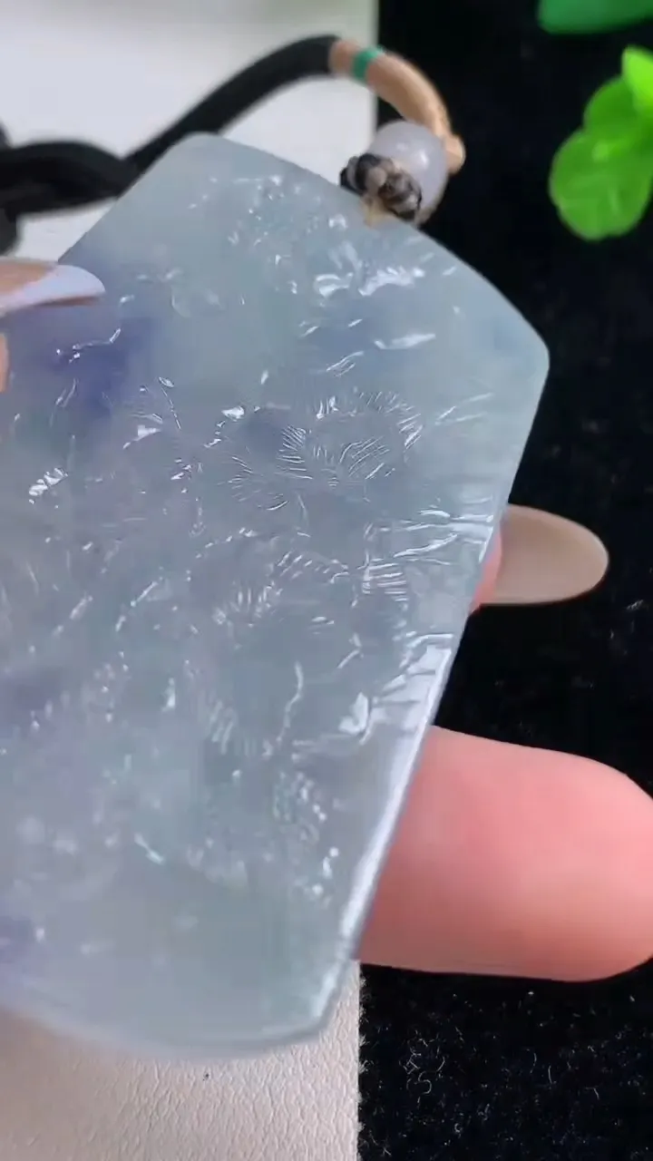 天然A货翡翠种紫罗兰山水牌吊坠，尺寸65.5-38.2-5.6，重量:38.70g
11月18日