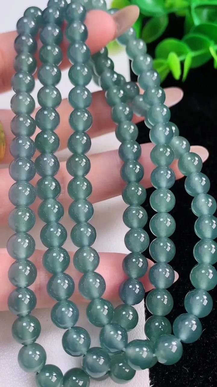 天然A货翡翠圆珠项链，尺寸7-108颗，重:63.08g
11月18日