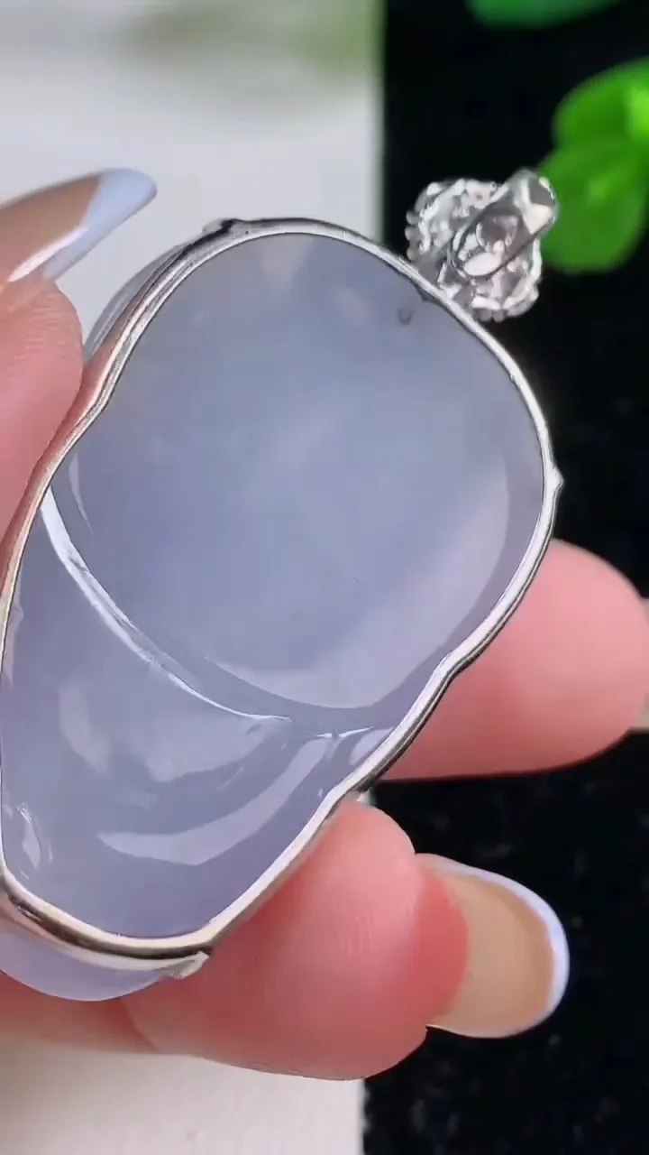 天然A货翡翠18K金紫罗兰财神爷吊坠，尺寸39.8-26-9.6，重量:19.69g
11月18日