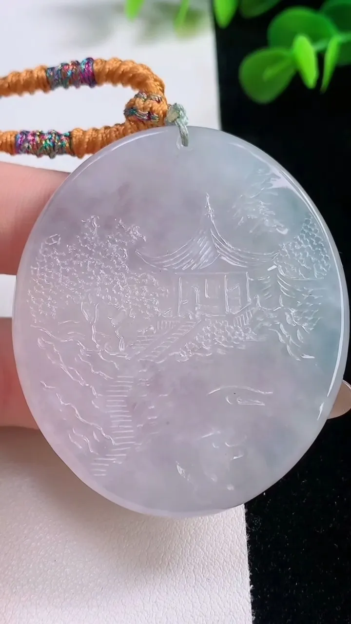 天然A货翡翠种白冰山水牌吊坠，尺寸54.5-46.7-5.8，重:38.61g
11月18日