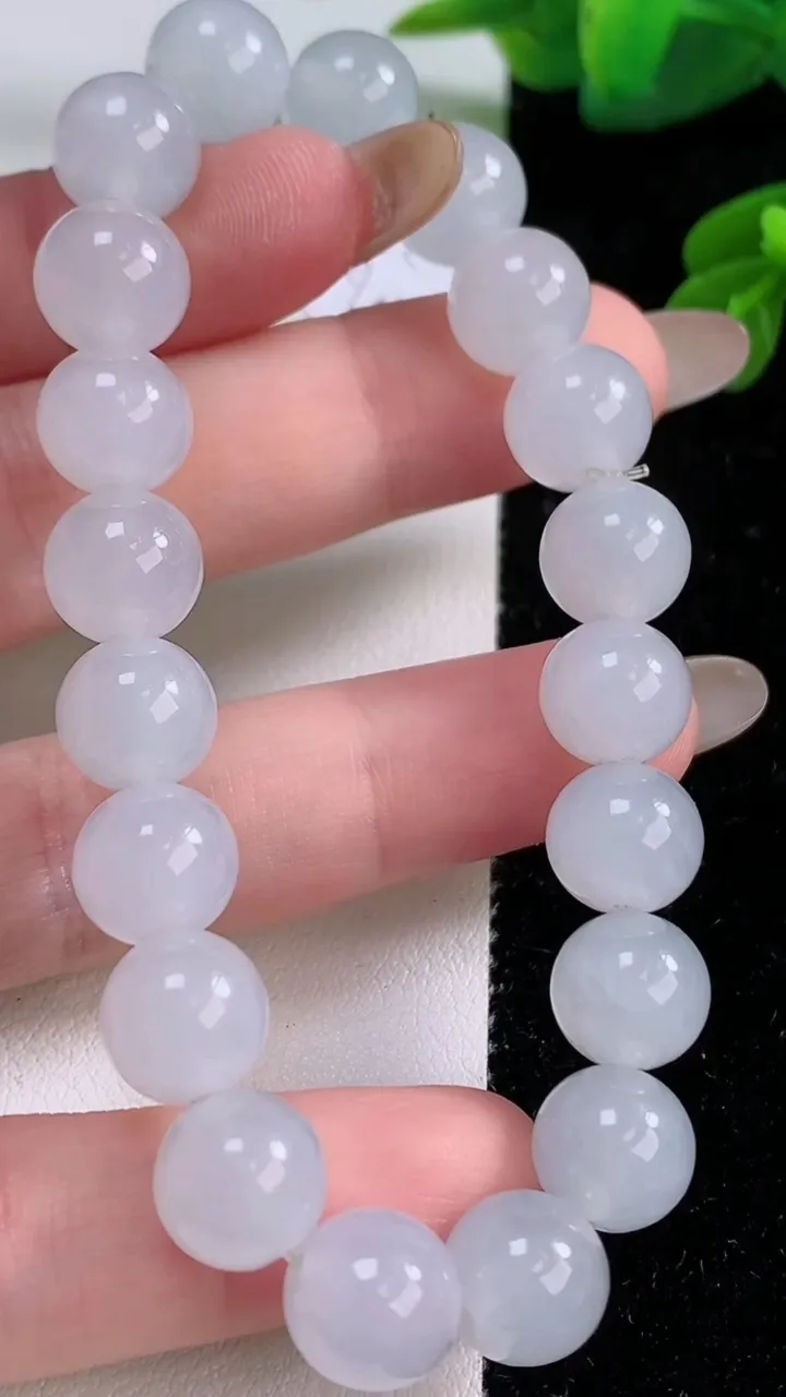 天然A货翡翠种白冰圆珠手串，尺寸9.6-20颗，重量:31.14g11月18日
工厂直销收藏佳品,种