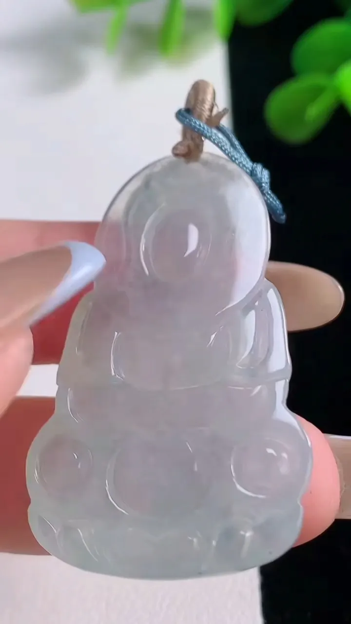 天然A货翡翠观音菩萨吊坠，尺寸43-26.3-3.9，重量:7.93g
11月18日