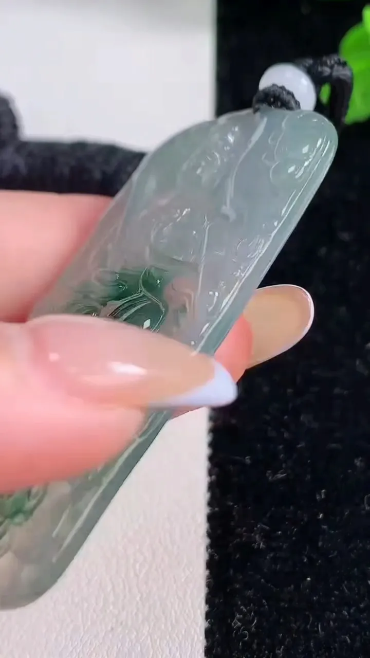 天然A货翡翠种飘花文殊菩萨吊坠，尺寸63.4-29-5，重量:25.33g
11月18日