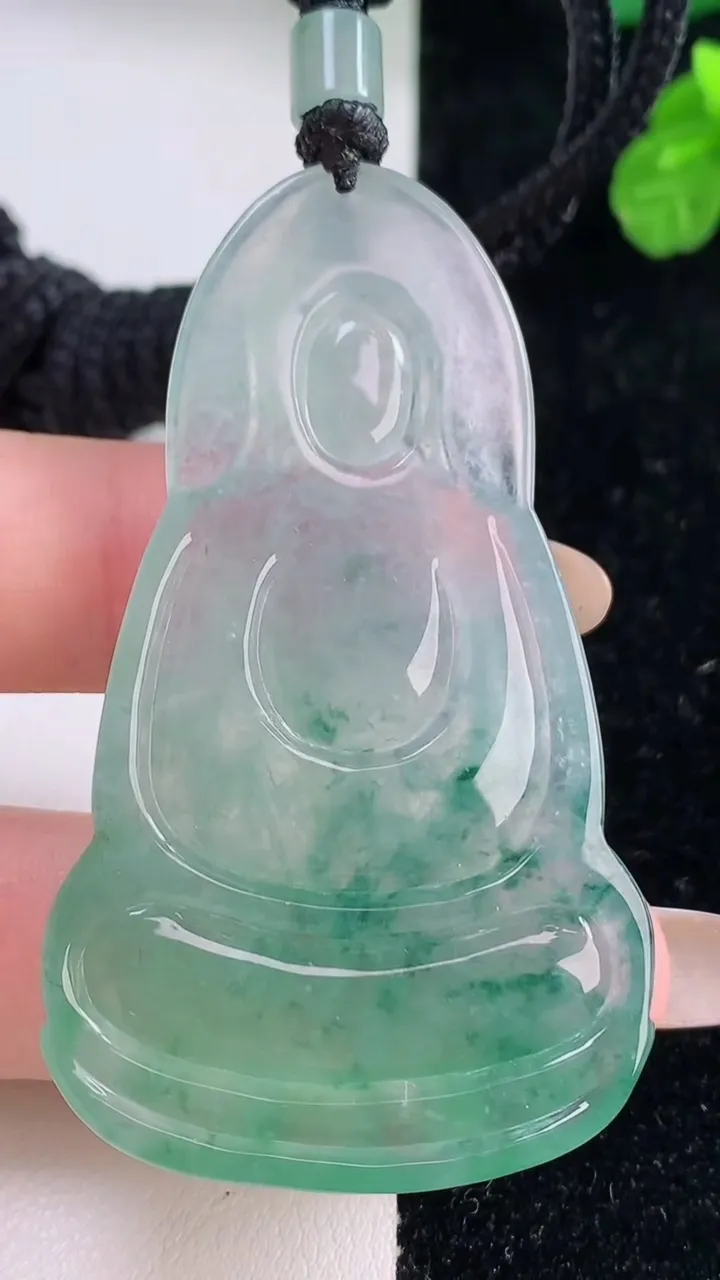 天然A货翡翠观音菩萨吊坠，尺寸58.3-34.5-5.7，重量:25.36g
11月18日