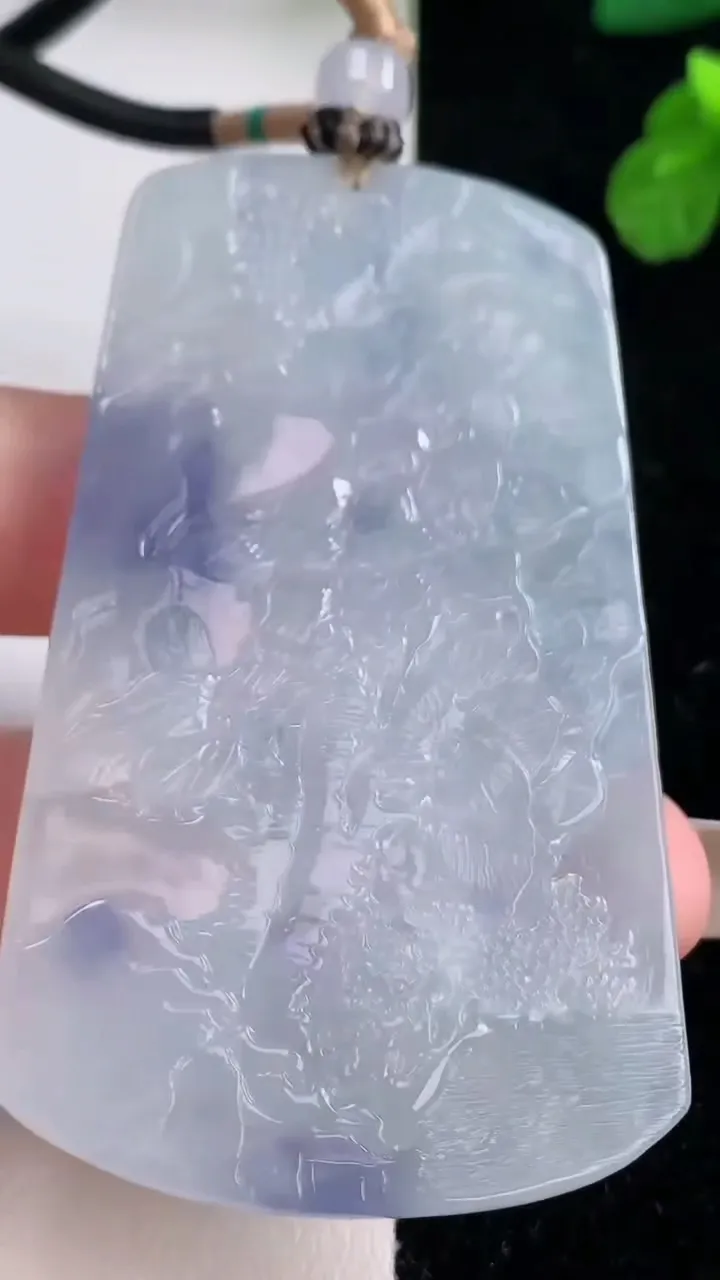 天然A货翡翠种紫罗兰山水牌吊坠，尺寸65.5-38.2-5.6，重量:38.70g
11月18日