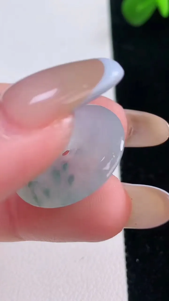 天然A货翡翠冰种飘花平安扣吊坠，尺寸22.5-4.2，重:4.29g
11月18日