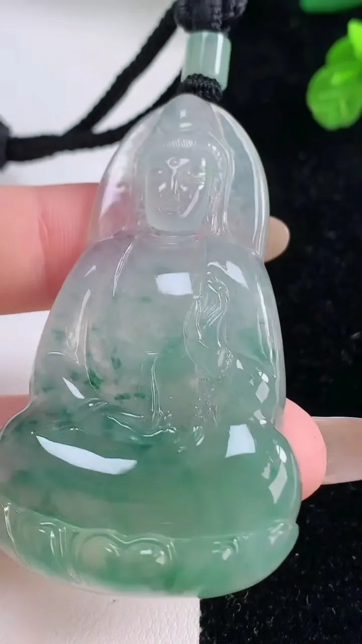 天然A货翡翠观音菩萨吊坠，尺寸58.3-34.5-5.7，重量:25.36g
11月18日