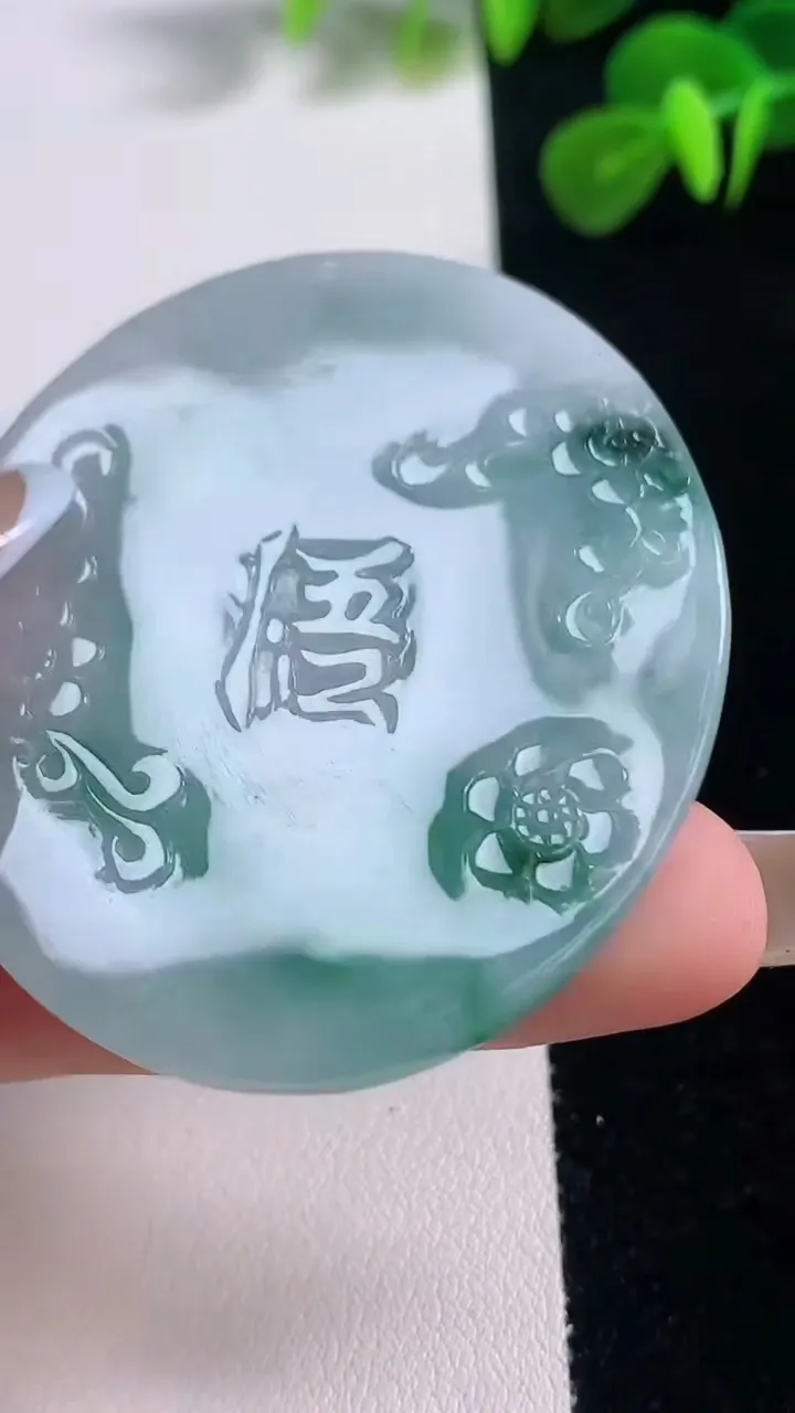 天然A货翡翠山水一念之间吊坠，尺寸52.5-45.5-6，重:31.42g
11月18日