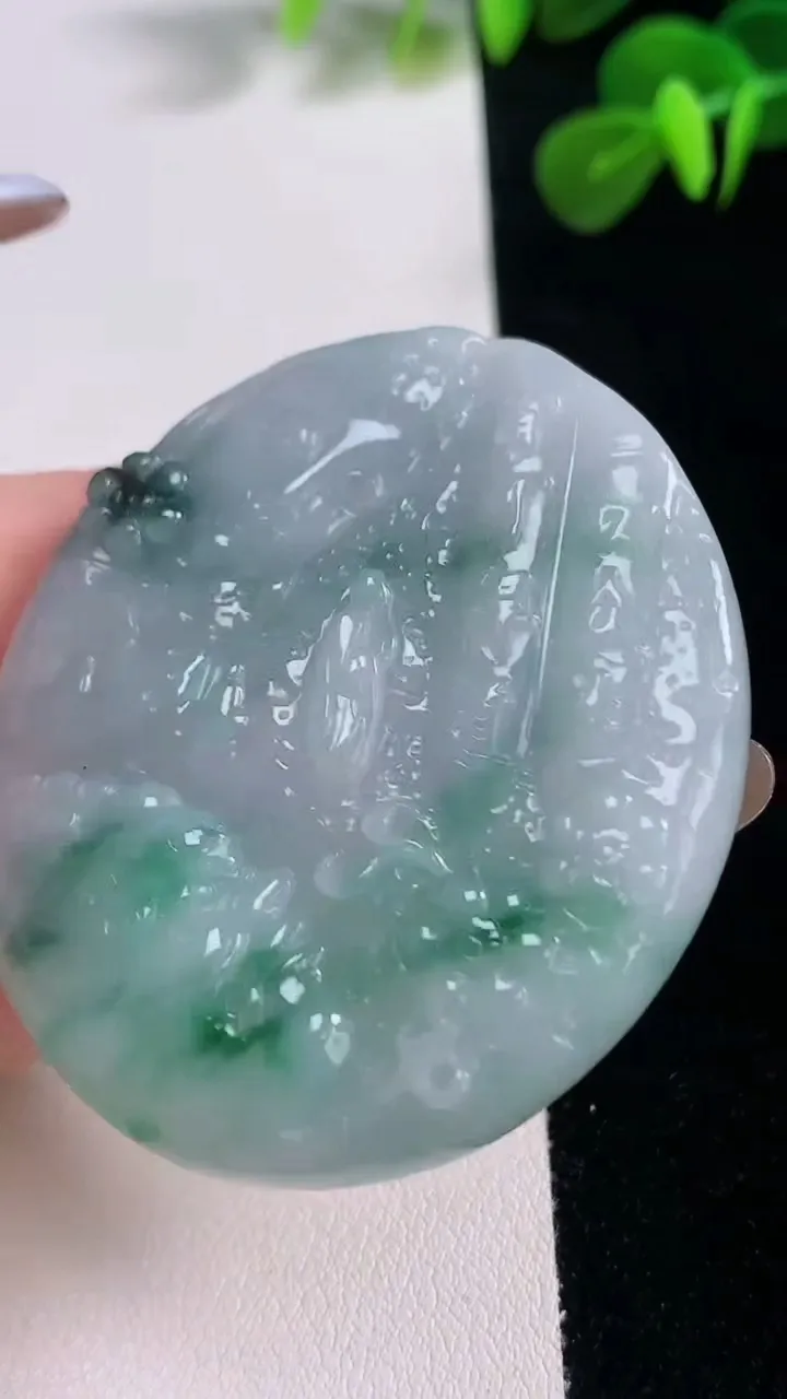 天然A货翡翠山水一念之间吊坠，尺寸52.5-45.5-6，重:31.42g
11月18日