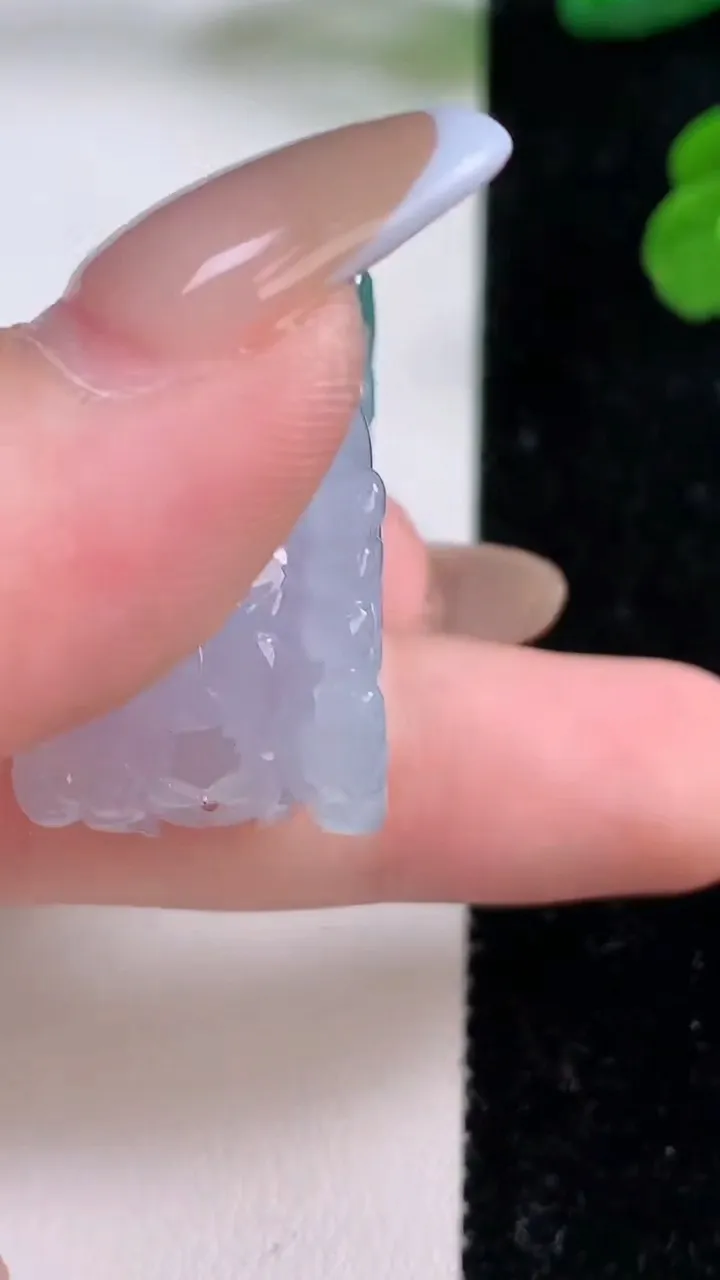 天然A货翡翠冰种紫罗兰飘花貔貅吊坠，尺寸38.4-20.5-17，重量:29.66g
11月18日