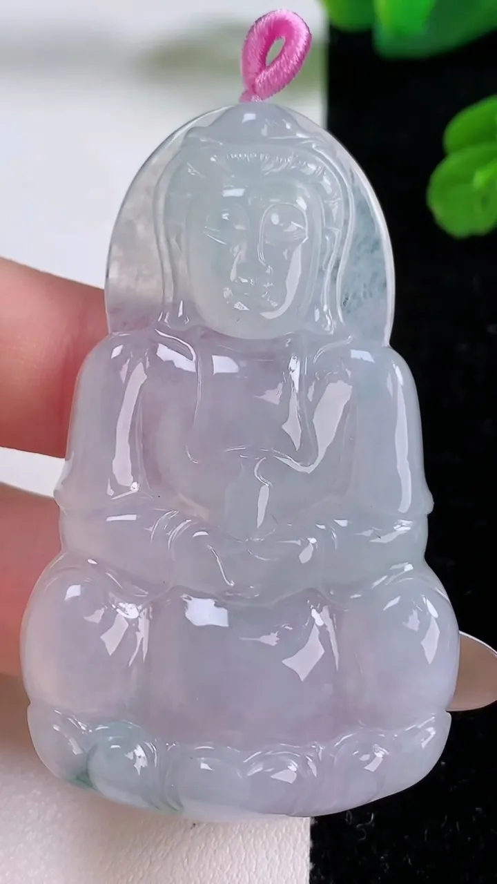 天然A货翡翠冰种飘花观音菩萨吊坠，尺寸59.3-36-4.9，重量:20.77g
11月18日