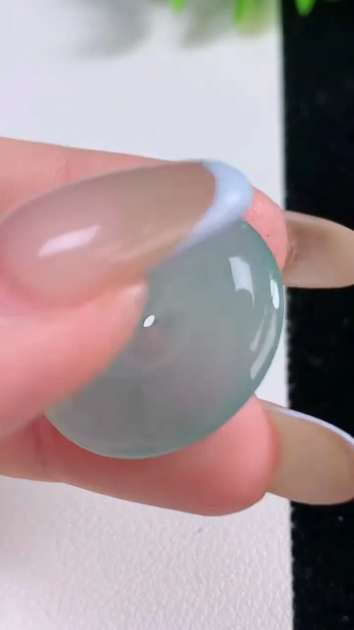 天然A货翡翠平安扣吊坠，尺寸25-4.2，重量:5.78g
11月18日