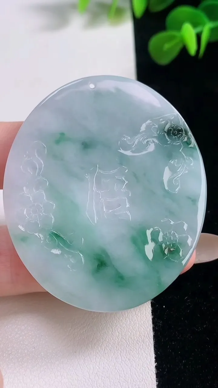 天然A货翡翠山水一念之间吊坠，尺寸52.5-45.5-6，重:31.42g
11月18日