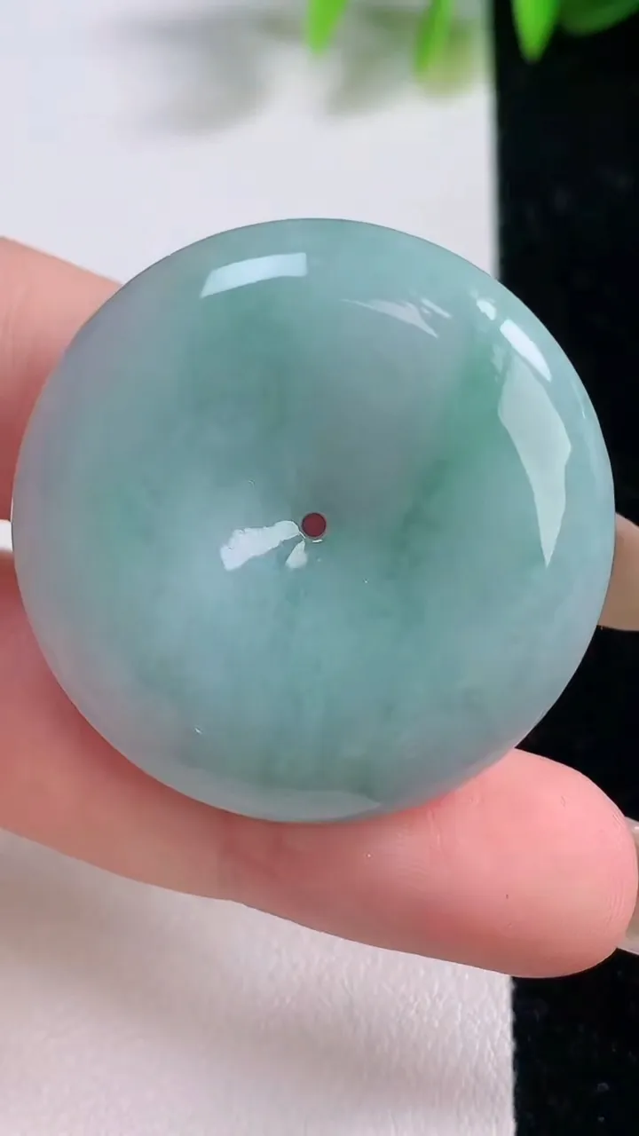 天然A货翡翠飘花平安扣吊坠，尺寸34.4-6.8，重量:17.13g
11月18日