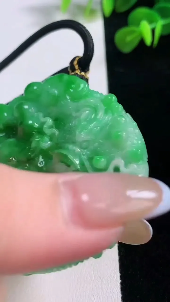 天然A货翡翠龙牌吊坠，尺寸53-13，重:74.16g
11月18日