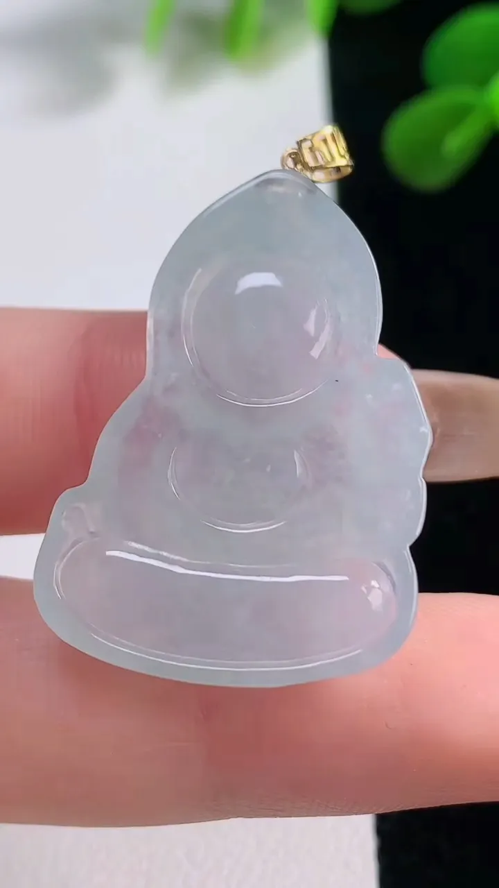 天然A货翡翠种白冰观音菩萨吊坠，尺寸31.8-23.4-4.9，重量:6.43g
11月18日