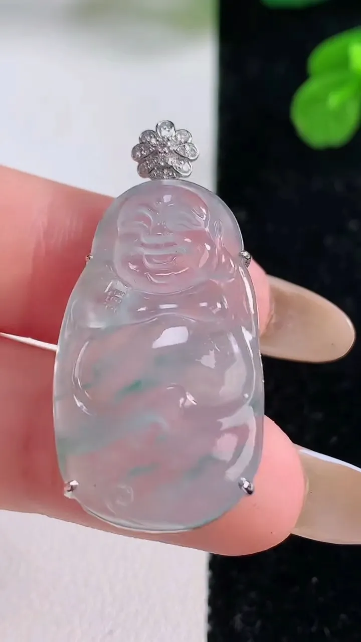 天然A货翡翠种飘花布袋佛吊坠，尺寸30.8-16.3-5.5，重量:4.65g
11月18日