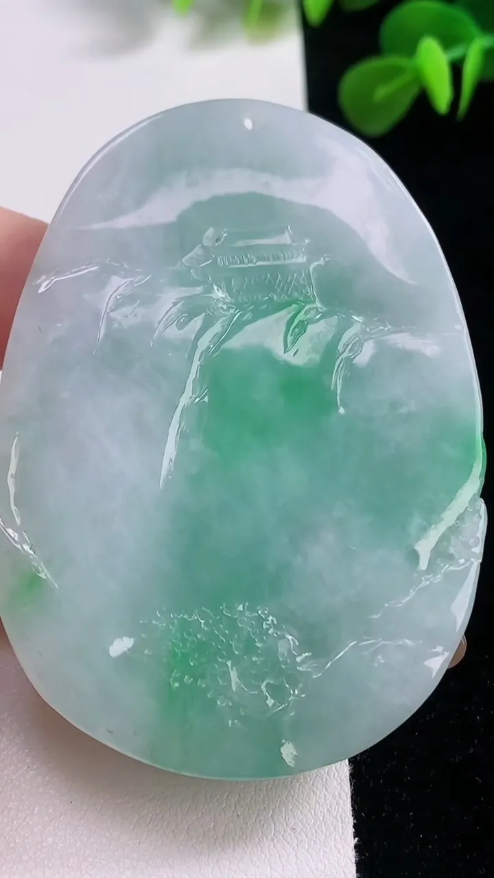 天然A货翡翠山水牌吊坠，尺寸66.3-45.8-10.2，重:62.55g
11月18日