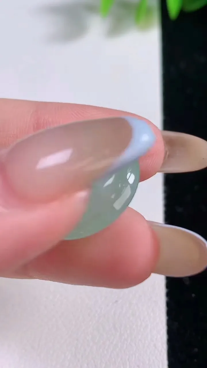 天然A货翡翠平安扣吊坠，尺寸19.2-6，重量:4.56g
11月18日