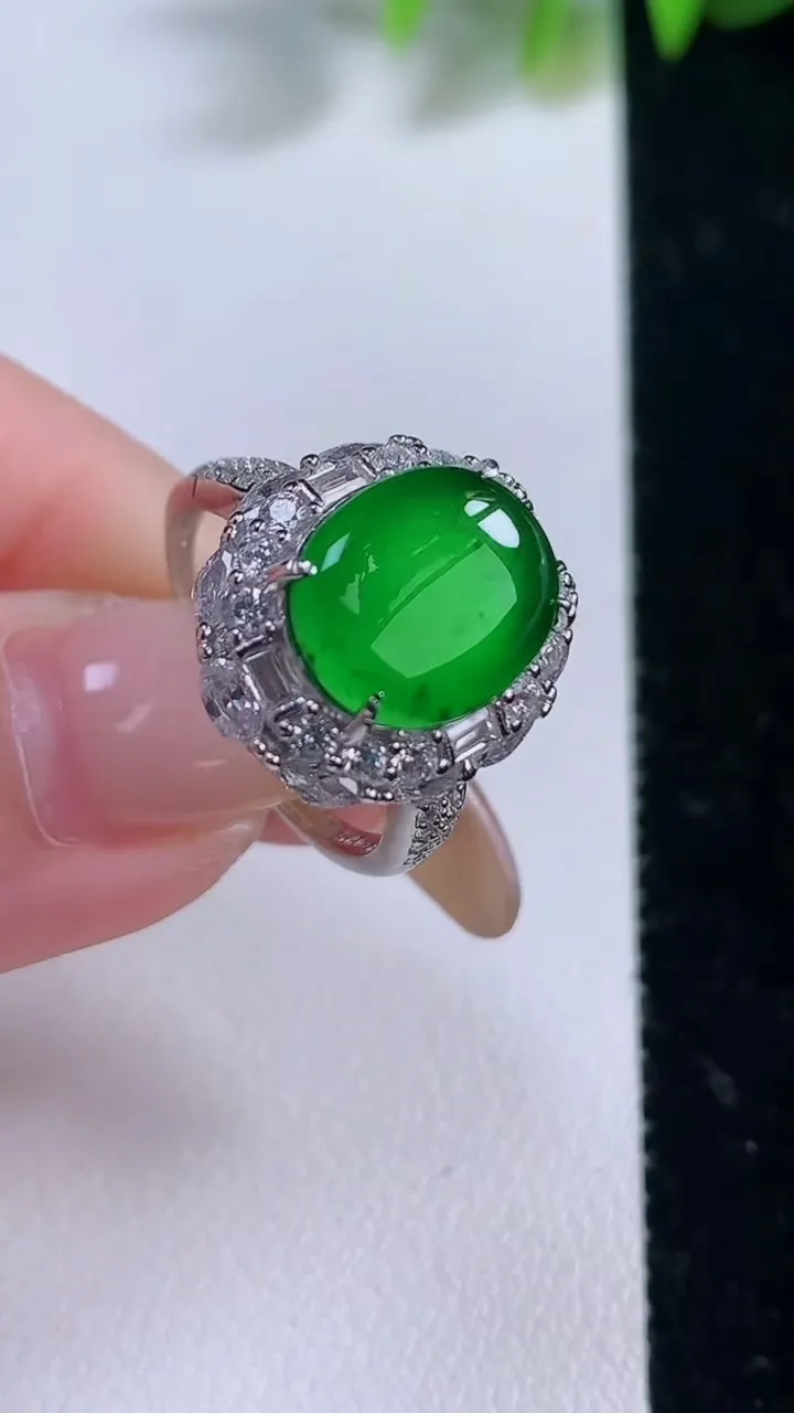 天然A货翡翠蛋面戒指，尺寸11.6-9.4，重量:4.07g2025年11月18日
工厂直销收藏佳品